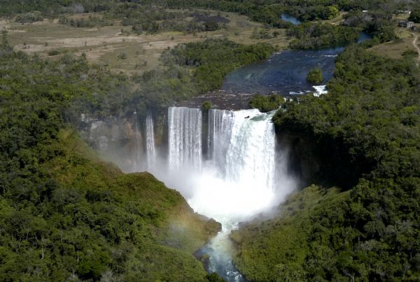 Salto do Utiariri, localizada nas terras indgenas do Pares,  escolhida cachoeira mais bonita de MT