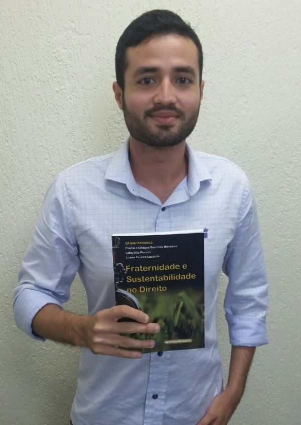 Professor de Sinop é autor de capítulo de livro entregue ao Papa Francisco
