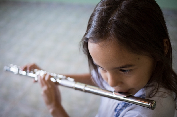 Instituto oferece cursos gratuitos de instrumentos de orquestra e aula de canto