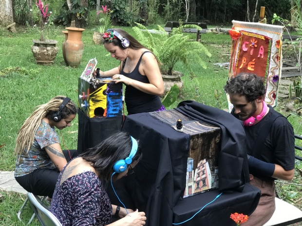 Companhia leva teatro de lambe-lambe para praas e ruas de Mato Grosso