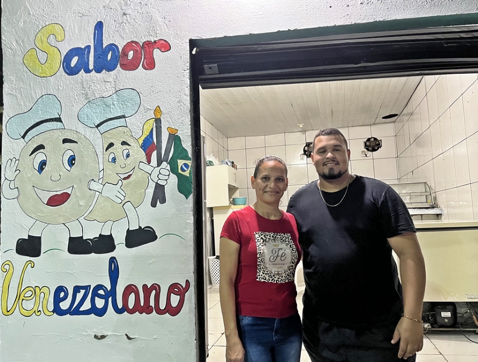 Arepas, perro caliente e parrillada: aps episdios de xenofobia, venezuelanos abrem lanchonete em Cuiab