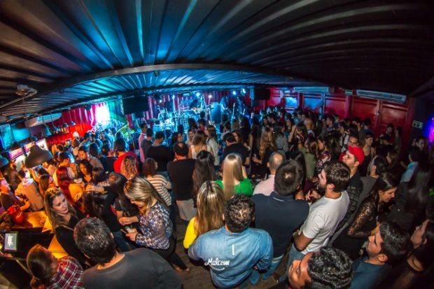 Malcom tem especial Raa Negra, festa no pr-do-sol e pop rock na primeira semana do ano