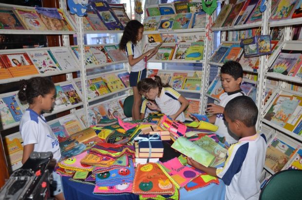 Secretaria de Educação distribui três mil livros gratuitamente na Orla do Porto