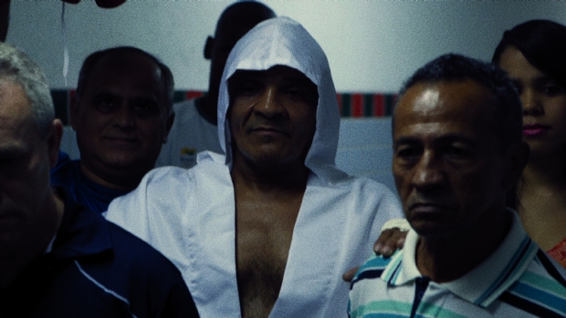 Cine Teatro Cuiab exibe filme sobre embate entre duas lendas do boxe brasileiro