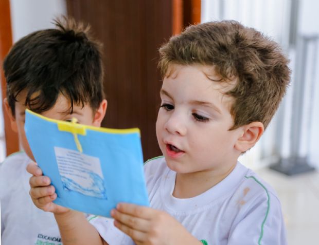 Pesquisa revela que ler para crianas desde o nascimento estimula o crebro e ajuda no desenvolvimento