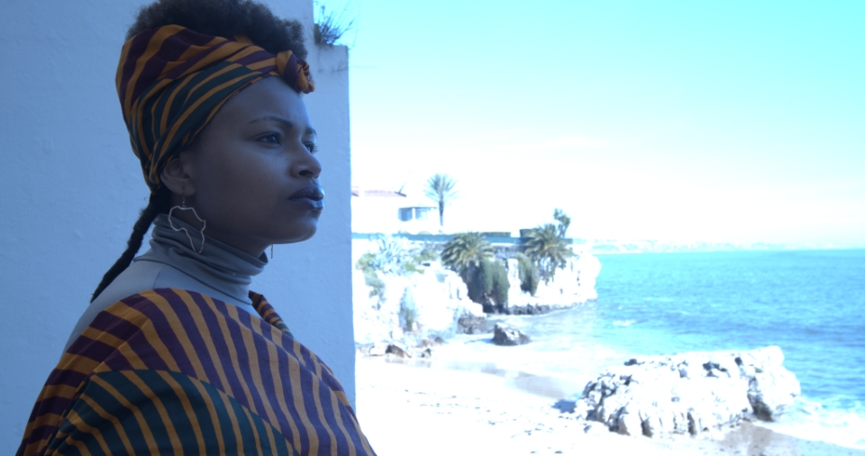 Filme aborda experiências e memórias de imigrantes negros que vivem em Cuiabá e Lisboa