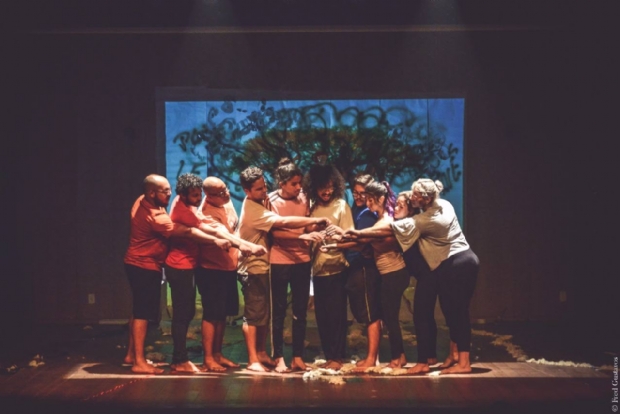 Grupo Solta e Cia de Teatro realiza oficina de performance e apresenta espetculo em Cuiab