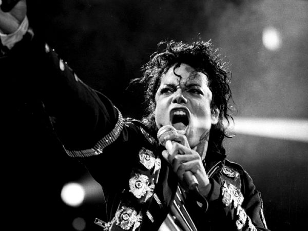 Cantor, compositor, danarino, produtor, arranjador vocal e empresrio, Michael Jackson entrou para a Histria da msica
