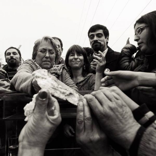 Michele Bachelet, ex-presidente do Chile  aclamada pelo povo