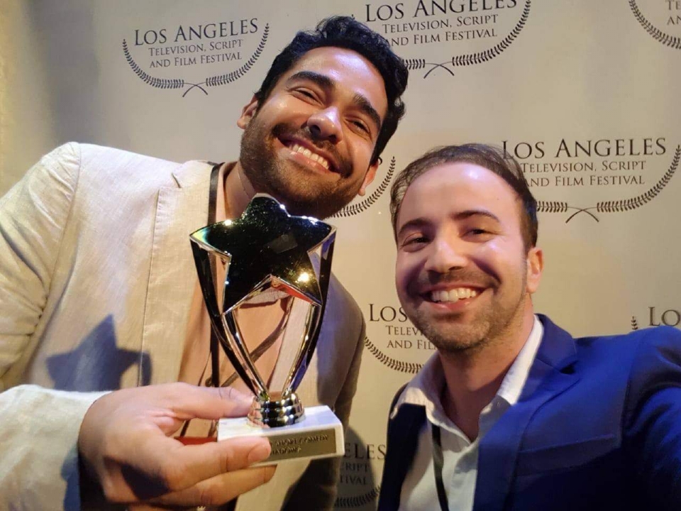 Thyago Mourão e Eduardo Butakka recebem prêmio em Los Angeles