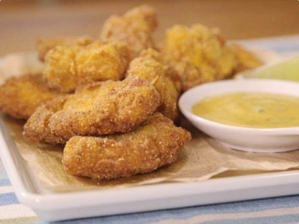 Aprenda a fazer Nuggets com molho de mostarda e mel