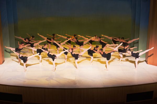 Ópera Ballet ensaiando para o espetáculo de inauguração do teatro da UFMT