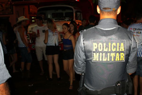 Carnaval em Chapada tem policiamento ostensivo e folies se divertem nos blocos