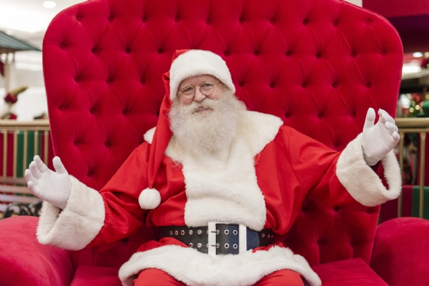 Campanha no Pantanal Shopping troca dois quilos de alimento por uma foto com Papai Noel