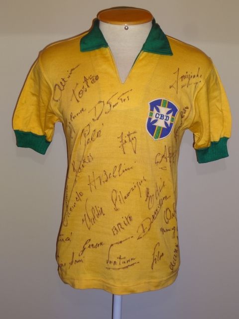 Camisa 10 usada por Pel usada na Copa de 1966 estar presente na exposio de Cuiab. Nem todas as outras viro.
