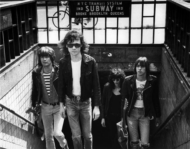 Especial punk rock resgata legado da banda Ramones no Malcom
