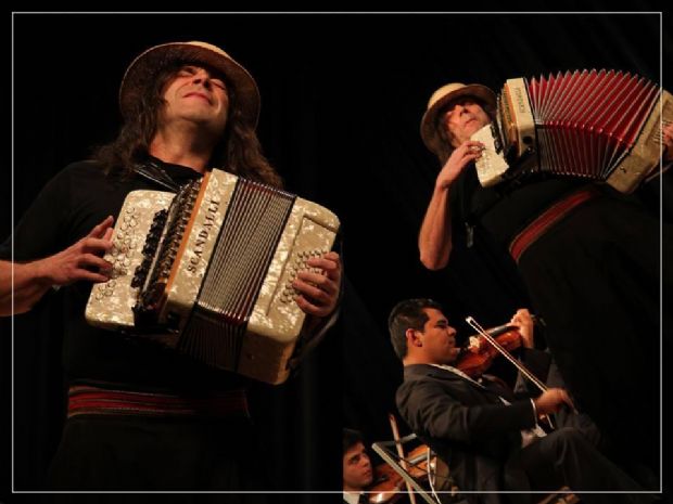 Gaiteiro dos pampas gachos  convidado da Orquestra do Estado de Mato Grosso em sua estreia