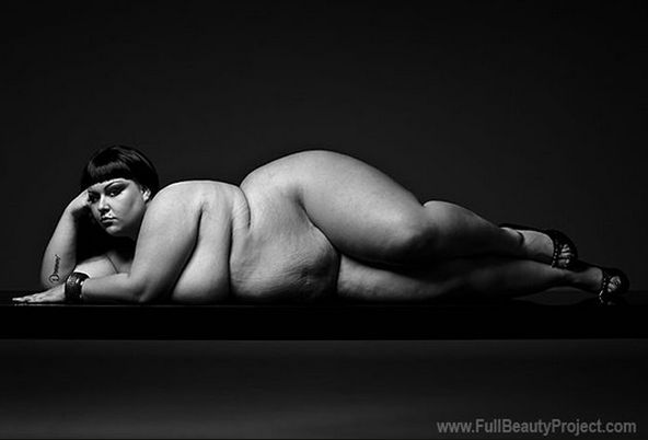 Fotgrafo faz ensaio sensual com mulheres obesas