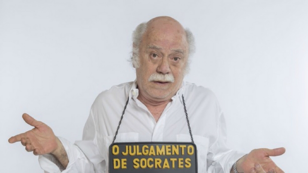 Tonico Pereira interpreta Scrates em monlogo exibido em Cuiab neste final de semana