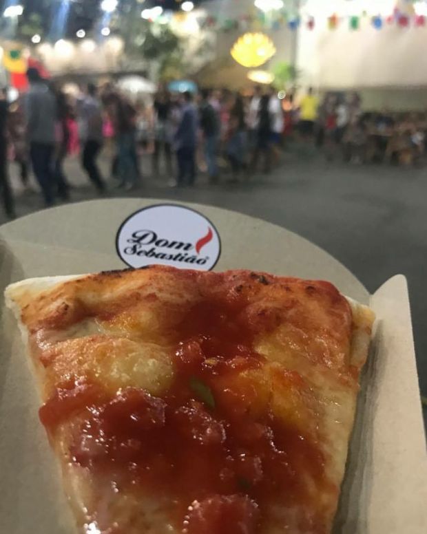 Dom Sebastio vende fatias de pizza a R$5 na Oktoberfest