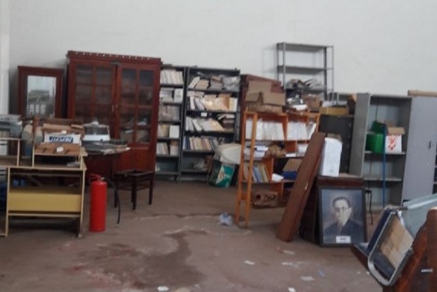 Aps promessa de novo prdio, acervo da Biblioteca Estevo de Mendona sofre deteriorao