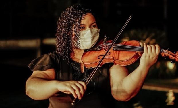 Violinista de Cuiabá embarca para os Estados Unidos para fazer mestrado