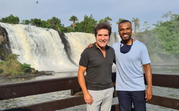 Daniel e Alexandre Pires curtem cachoeira Salto das Nuvens e fazem show para empresários de MT