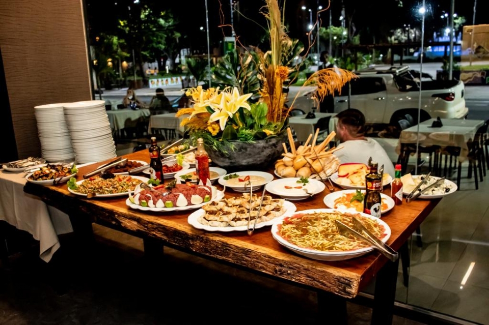 Restaurante Baronês tem Noite Árabe com buffet completo preparado pelo chef Everson Pontes