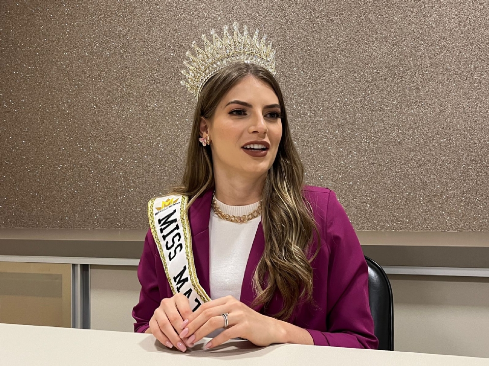 Miss Querncia  primeira representante do Araguaia a vencer etapa estadual do concurso de beleza