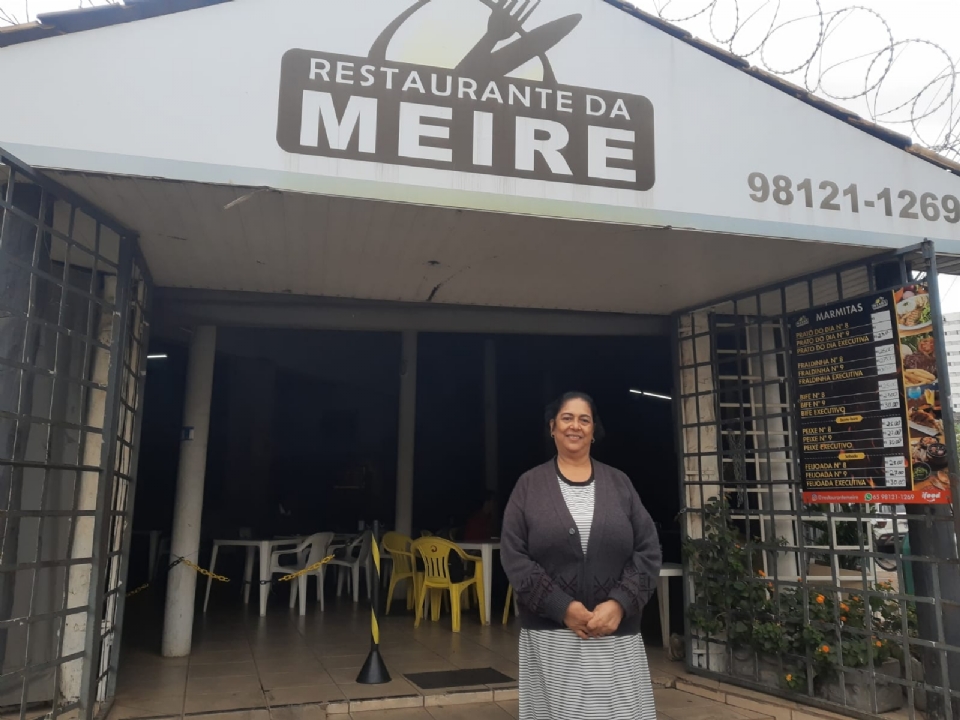 Dona de restaurante viraliza ao doar marmitas para pessoas em situao de rua: 'me chamam de me'