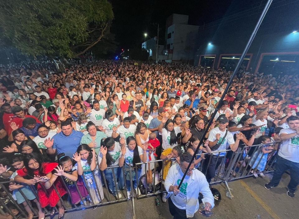 Sucesso gospel: Anderson Freire faz show gratuito para mais de 10 mil pessoas em MT