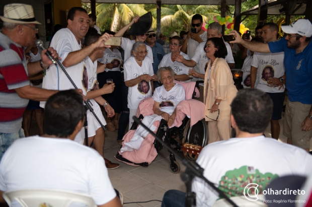 Famlia Coutinho comemora cem anos de sua matriarca em grande festa e presta homenagens