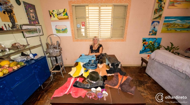 Multiartista desde a infância, gaúcha cria acessórios em couro em Cuiabá
