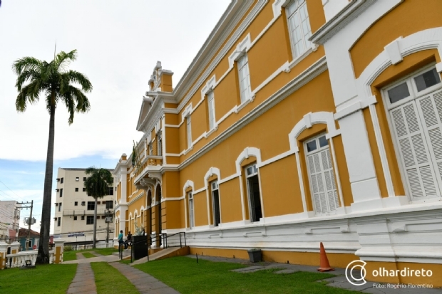 Biblioteca Estevão de Mendonça realiza colônia de férias gratuita com teatro, oficinas, pintura e mais