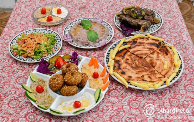 Lanchonete de sudaneses muda de endereço e passa a oferecer banquete árabe e ‘buffet livre’