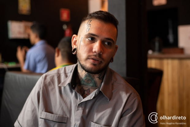 Engenheiro civil se descobre tatuador e investe em espao com barbearia, pub e studio