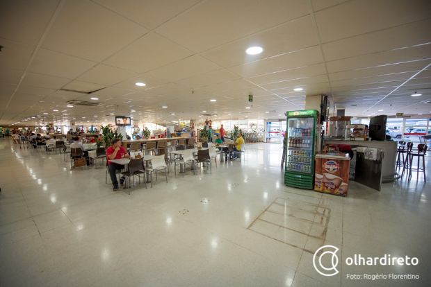 Com estacionamento gratuito, Galeria do Extra investe em conforto e servios de alimentao a viagens