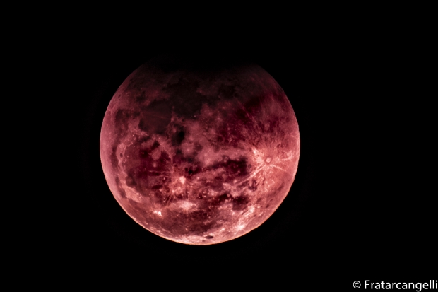 Veja imagens do maior eclipse do sculo XXI e da lua de sangue tiradas em Cuiab
