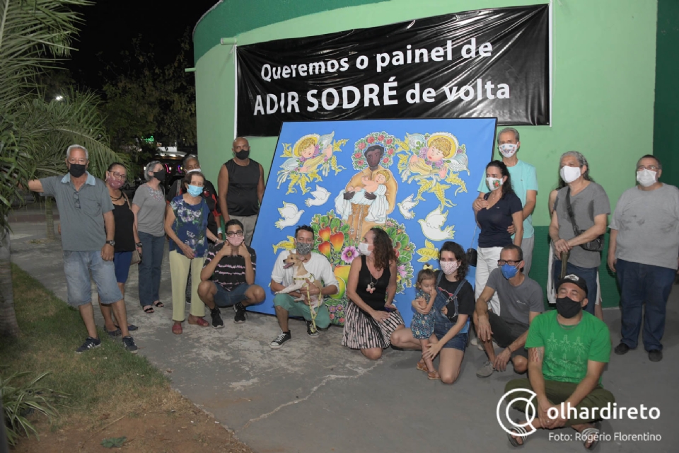 Artistas fizeram manifestao pela 'volta' do mural em outubro de 2020