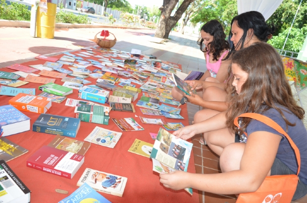 Na semana do livro, Prefeitura 'esquece' dois mil exemplares por Cuiabá