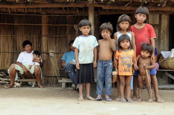 Imagens de povos indígenas clicadas por fotógrafo da National Geographic são expostas em Cuiabá
