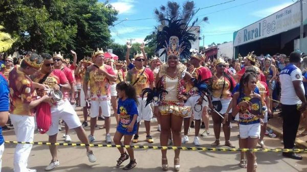 Cantando sobre os 'pau rodados', Bode do Karu comea ensaios para o carnaval j em janeiro