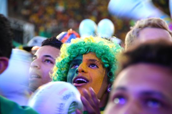 Veja a galeria de fotos dos torcedores que animaram o Fan Fest no jogo do Brasil