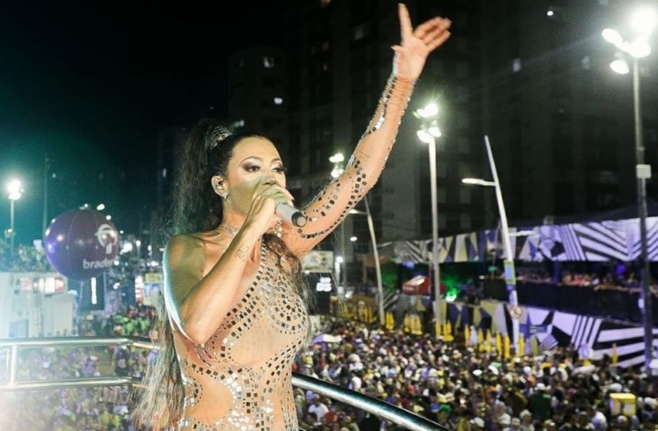 Escolha da Corte e show da banda Cheiro de Amor abrem Carnaval em Cuiab