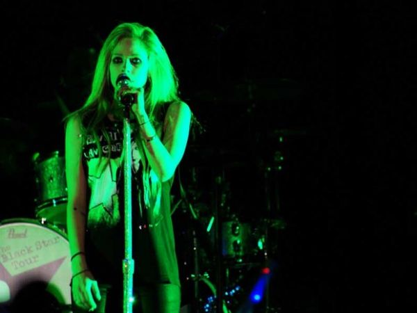 Avril Lavigne anuncia para novembro o lanamento de novo disco