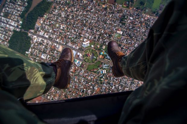 Fotgrafo, dentista e piloto de paramotor expe fotos de Lucas do Rio Verde vista de cima