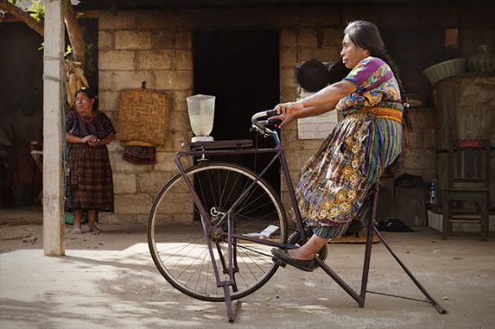 Bikes antigas so usadas pra mudar a vida de pessoas em comunidades