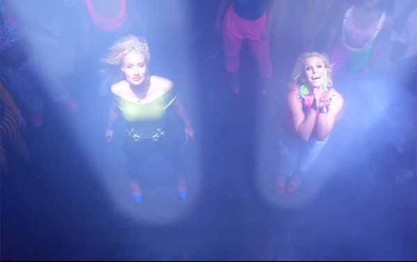 Iggy Azalea e Britney Spears no clipe de 'Pretty Girls'