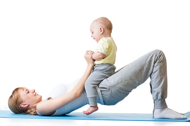 Unimed realiza de sesso de yoga para mes e bebs de at seis meses
