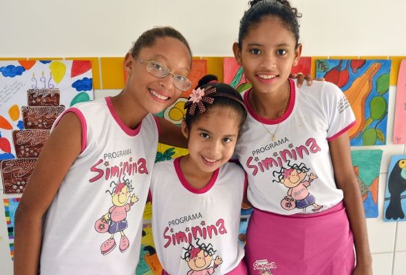 Meninas do Projeto Simina expe trabalhos artsticos em comemorao ao ms de aniversrio de Cuiab